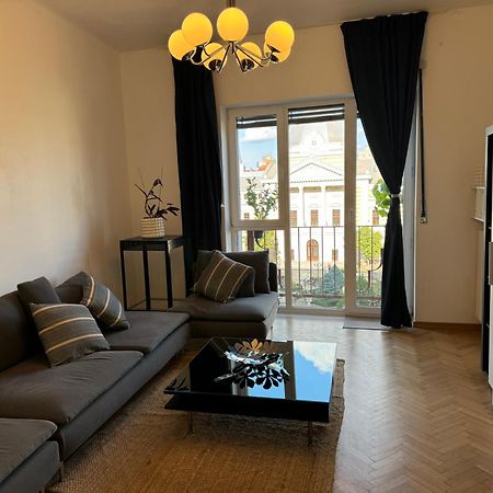 Airy & Beautiful Downtown Apartment بوخارست المظهر الخارجي الصورة