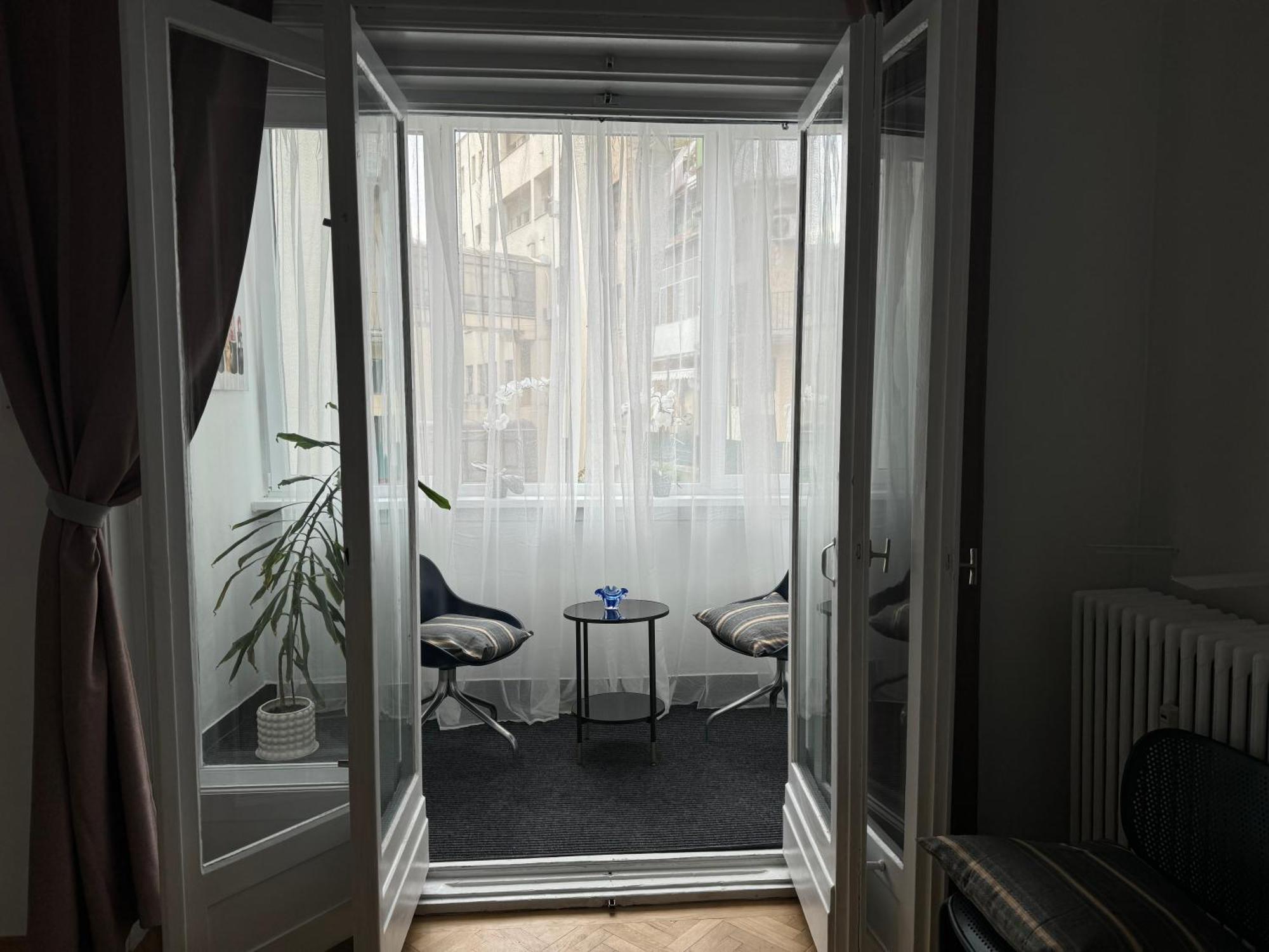 Airy & Beautiful Downtown Apartment بوخارست المظهر الخارجي الصورة